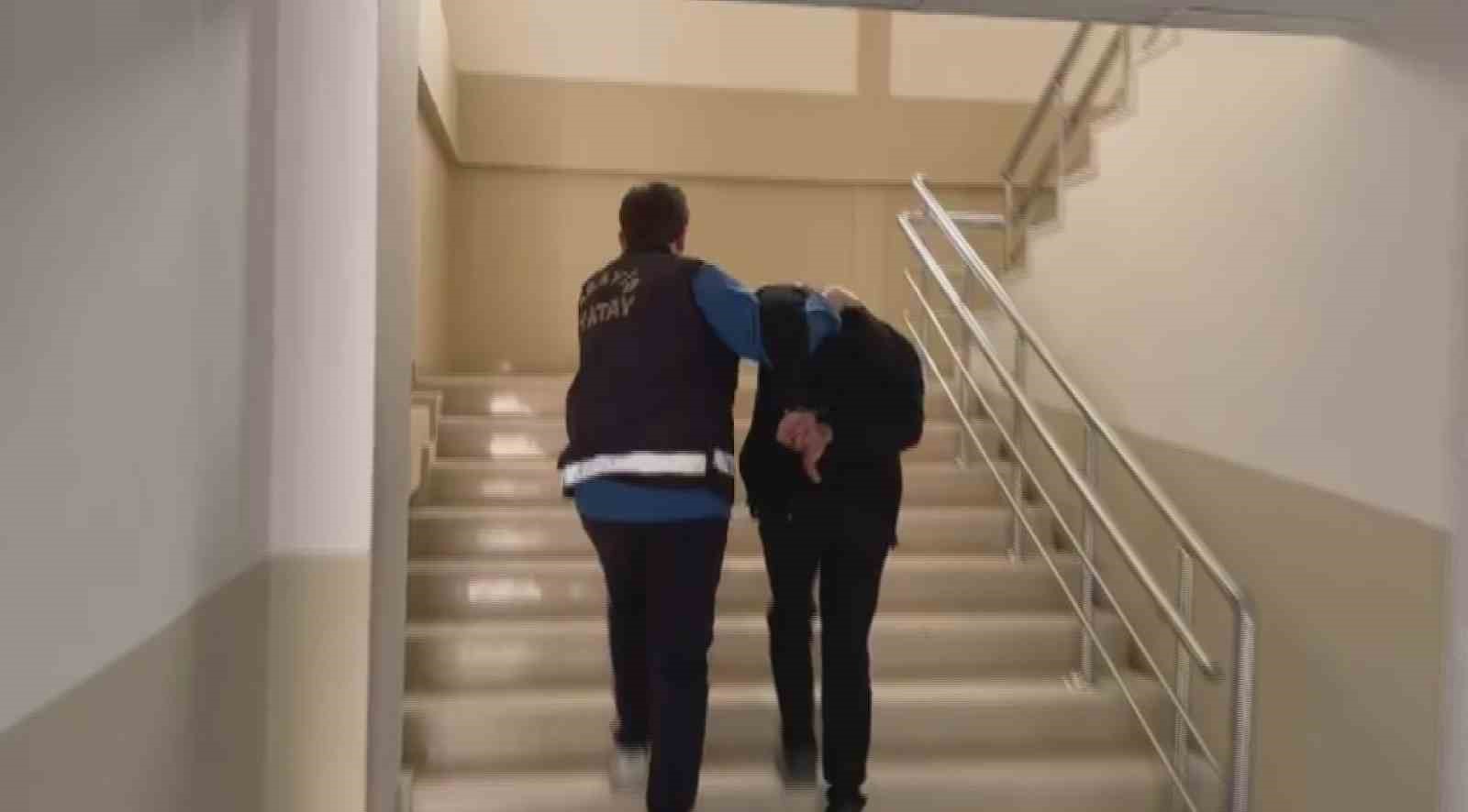 5 buçuk milyon TL’lik vurgunun ardından emekli öğretmeni de dolandırmaya çalışan sahte başkomiserin ‘suç’ oyununu polis bozdu 7 5 bucuk milyon tllik vurgunun ardindan emekli ogretmeni de dolandirmaya calisan sahte baskomiserin suc GIvi7qAD