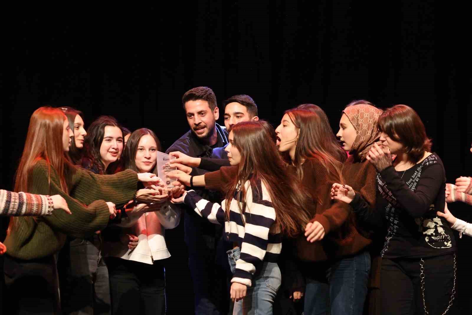 5 esev tiyatro gunlerinde odul heyecani 1 3fhZ7TaA