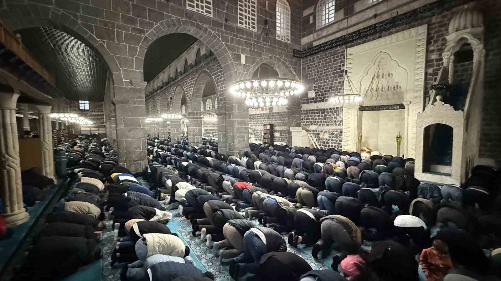 5 harem i serifi de bayram namazi kilindi 1 4TvJFMbZ