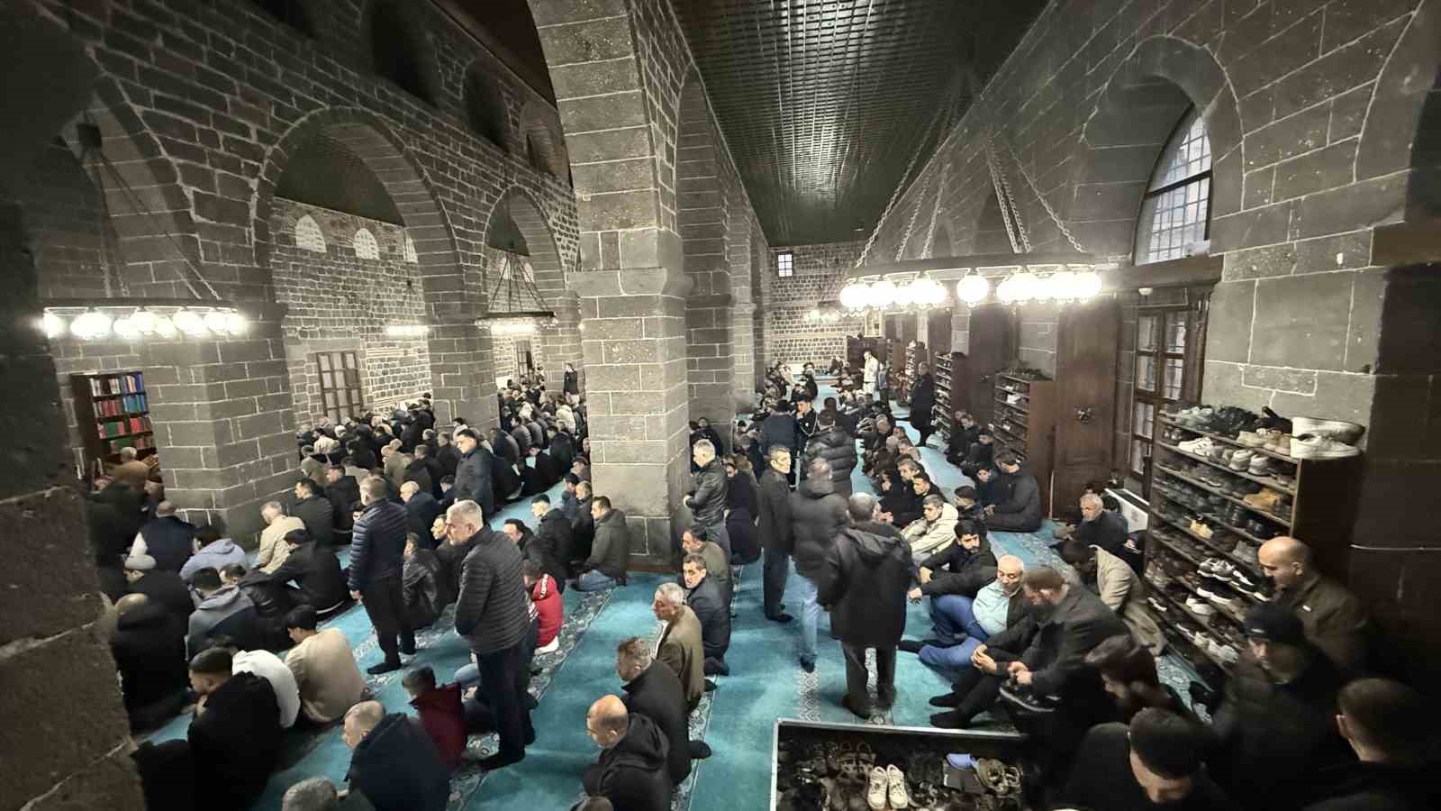 5 harem i serifi de bayram namazi kilindi 4 sa6F6QbK