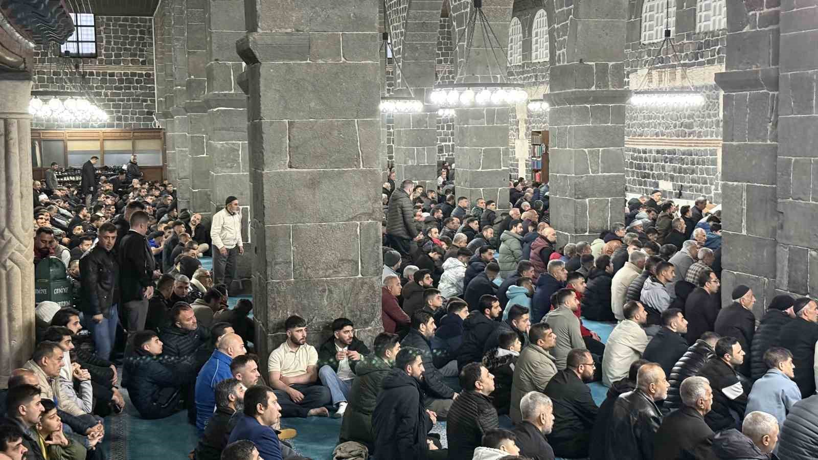 5 harem i serifi de bayram namazi kilindi 5