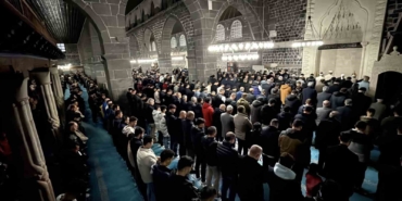 5-harem-i-serifi-de-bayram-namazi-kilindi-6laWDIqs.jpg
