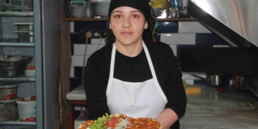 5-kadin-bir-lokanta-bu-lokantanin-tum-calisanlari-kadin-JBP2GPja.jpg