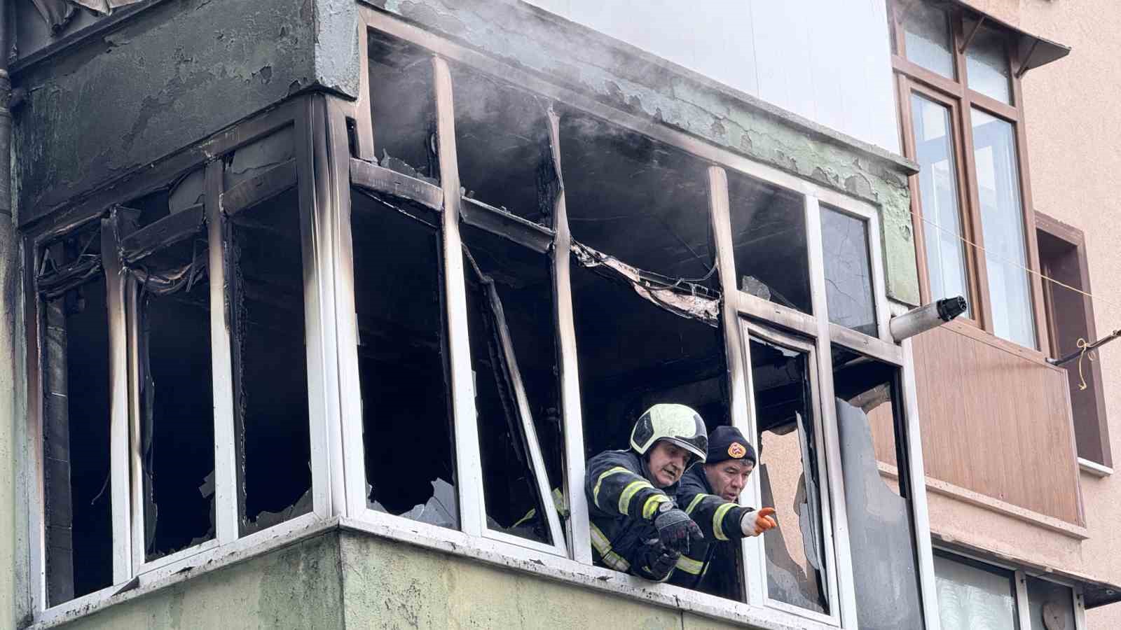 5 katli apartmanda yangin panigi 8 kisi itfaiye ekiplerince kurtarildi 3 67sEdqt1