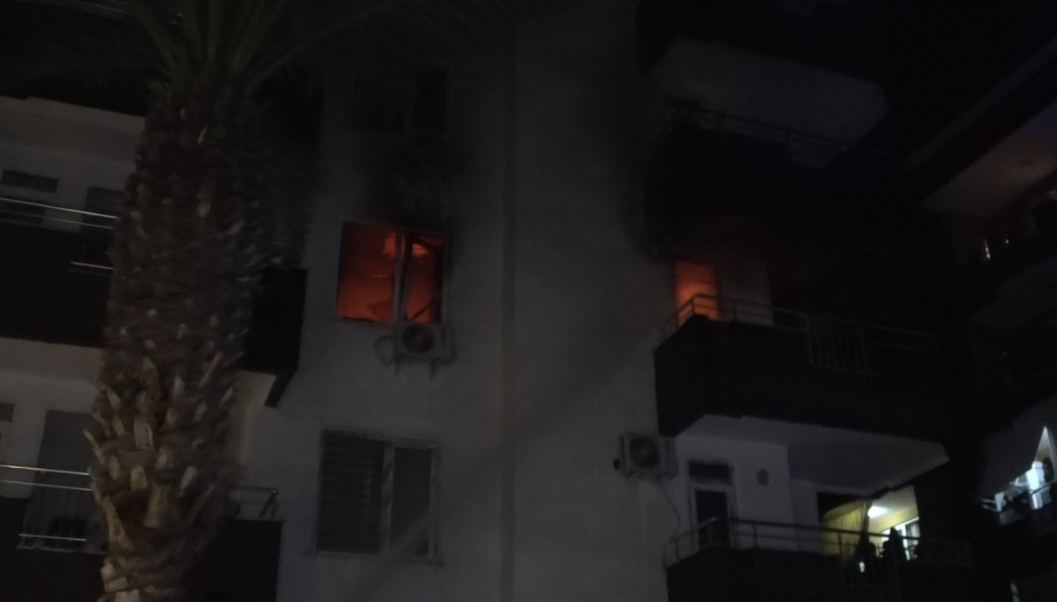 5 katli binada korkutan yangin2 kisi dumandan etkilendi 2 i4MDpaE9