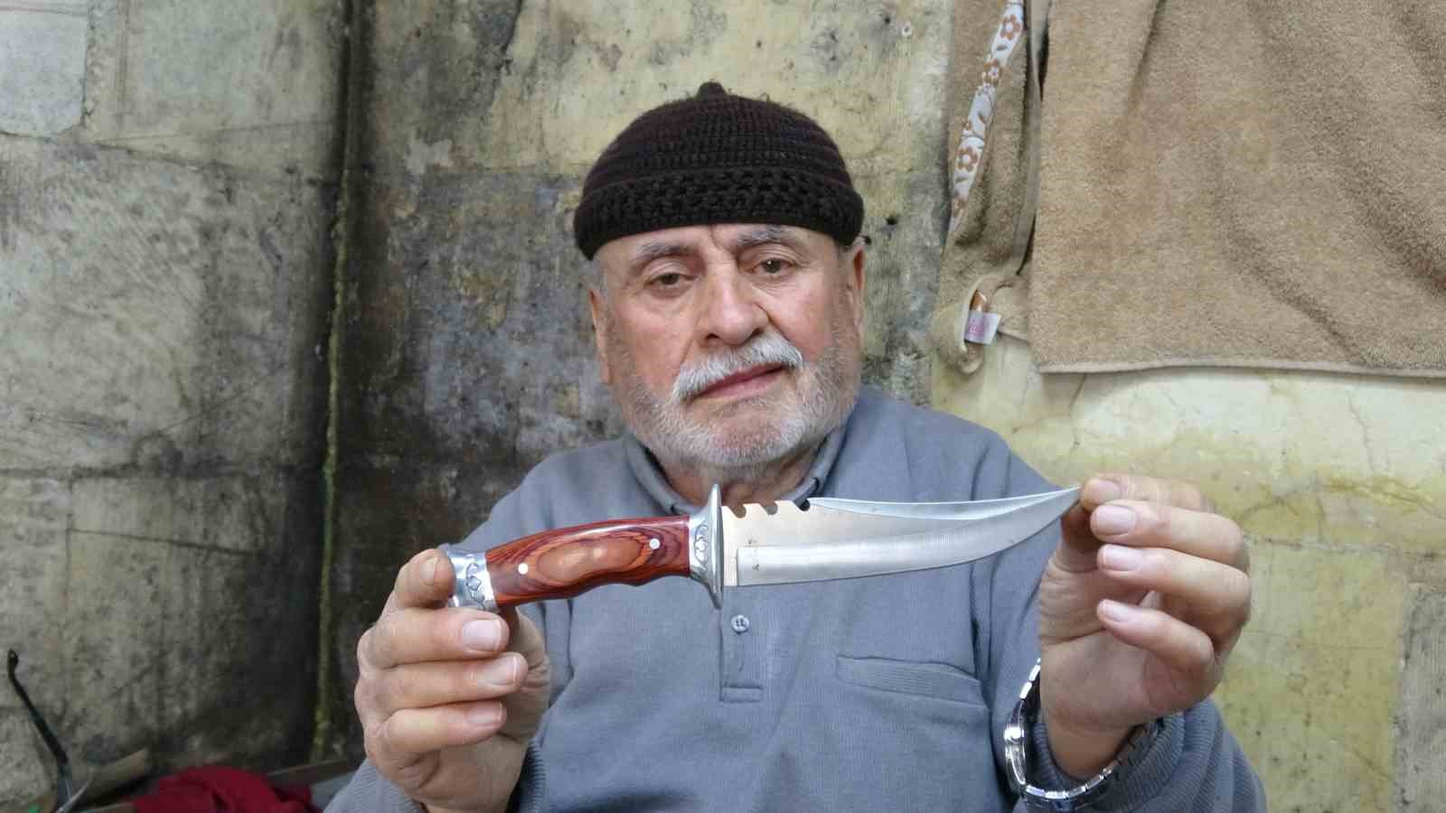 5 metrekarelik dukkaninda 67 yildir bicakcilik yapiyor 4 DEfWk3Bz