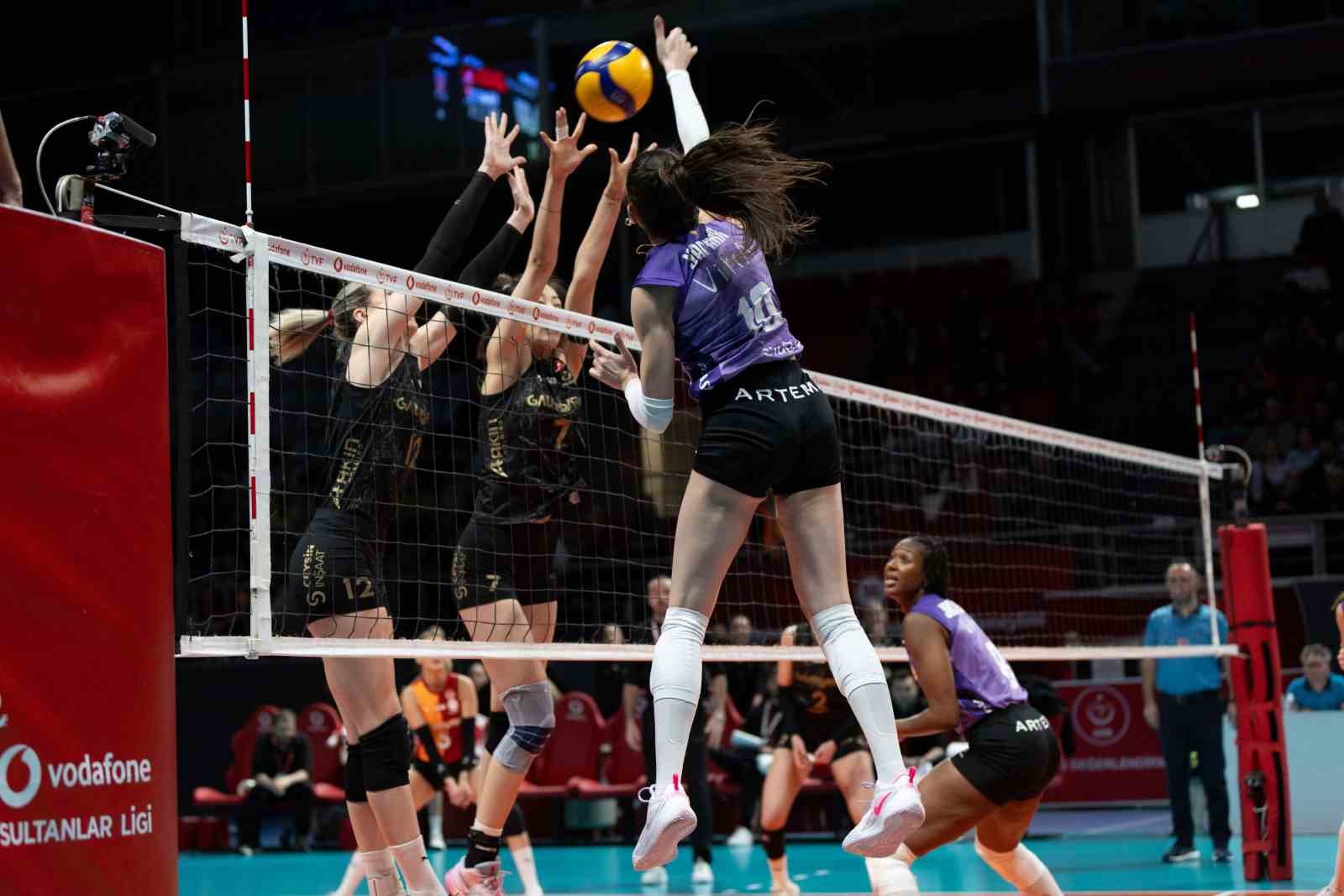 5 setlik derbinin galibi eczacibasi dynavit 0 7MMldihs