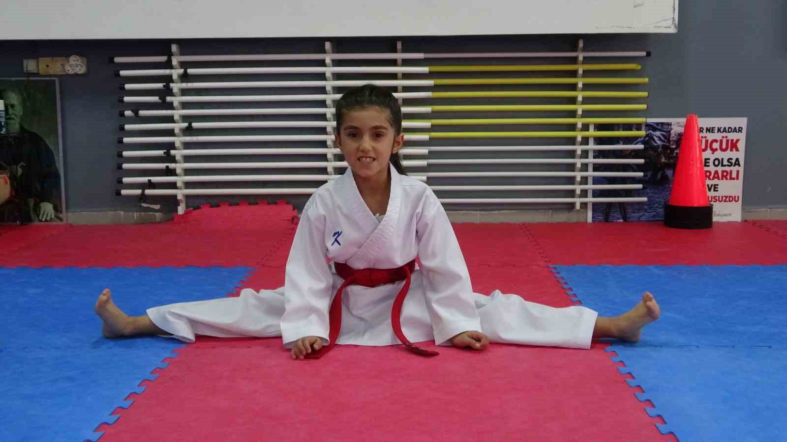 5 yaşında başladığı karate sporunda 7 yaşında Türkiye şampiyonu oldu 7 5 yasinda basladigi karate sporunda 7 yasinda turkiye sampiyonu oldu 3 6wFa9kZy