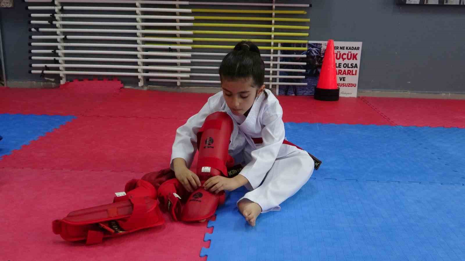 5 yaşında başladığı karate sporunda 7 yaşında Türkiye şampiyonu oldu 8 5 yasinda basladigi karate sporunda 7 yasinda turkiye sampiyonu oldu 4 WIEOjnyY