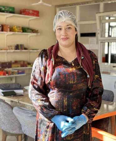 5-yildir-tek-basina-800-ogrenciye-bakiyor-gulsen-yalcinin-azmi-takdir-topluyor-bSZJtqhl.jpg