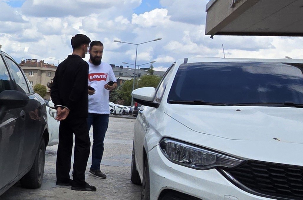 50 kilometre kaçan araçtan 20 bin adet uyuşturucu hap çıktı 4 50 kilometre kacan aractan 20 bin adet uyusturucu hap cikti 0 ADm3bRg7