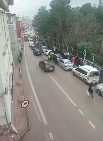 500 metreyi asan kuyruk sadece ona binebilmek icin 5 rwlf2te8