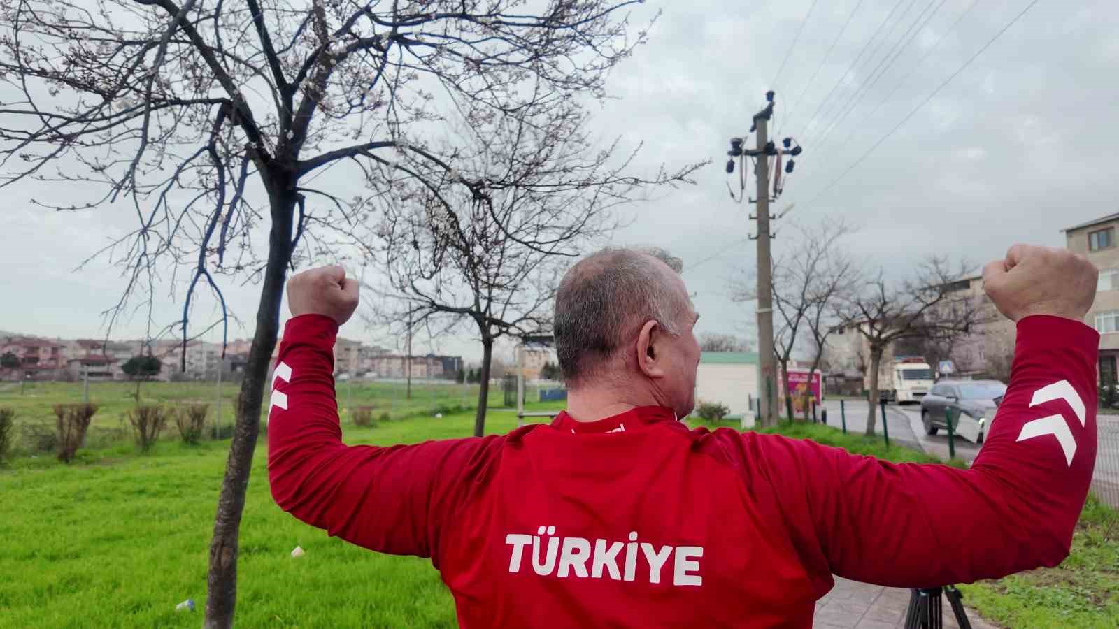 51 yasindaki dunya sampiyonu guresci kocla antrenman yapti 1 ABPT4kyD