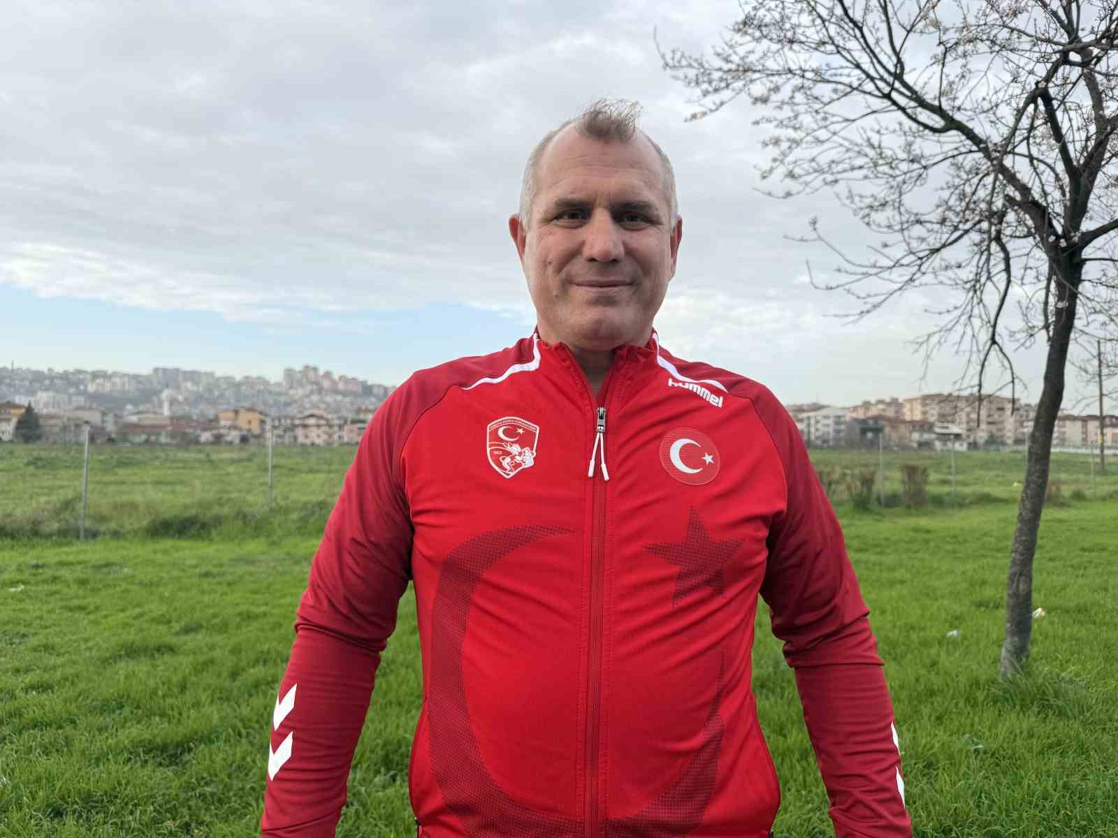 51 yasindaki dunya sampiyonu guresci kocla antrenman yapti 2 8dyAI9V6