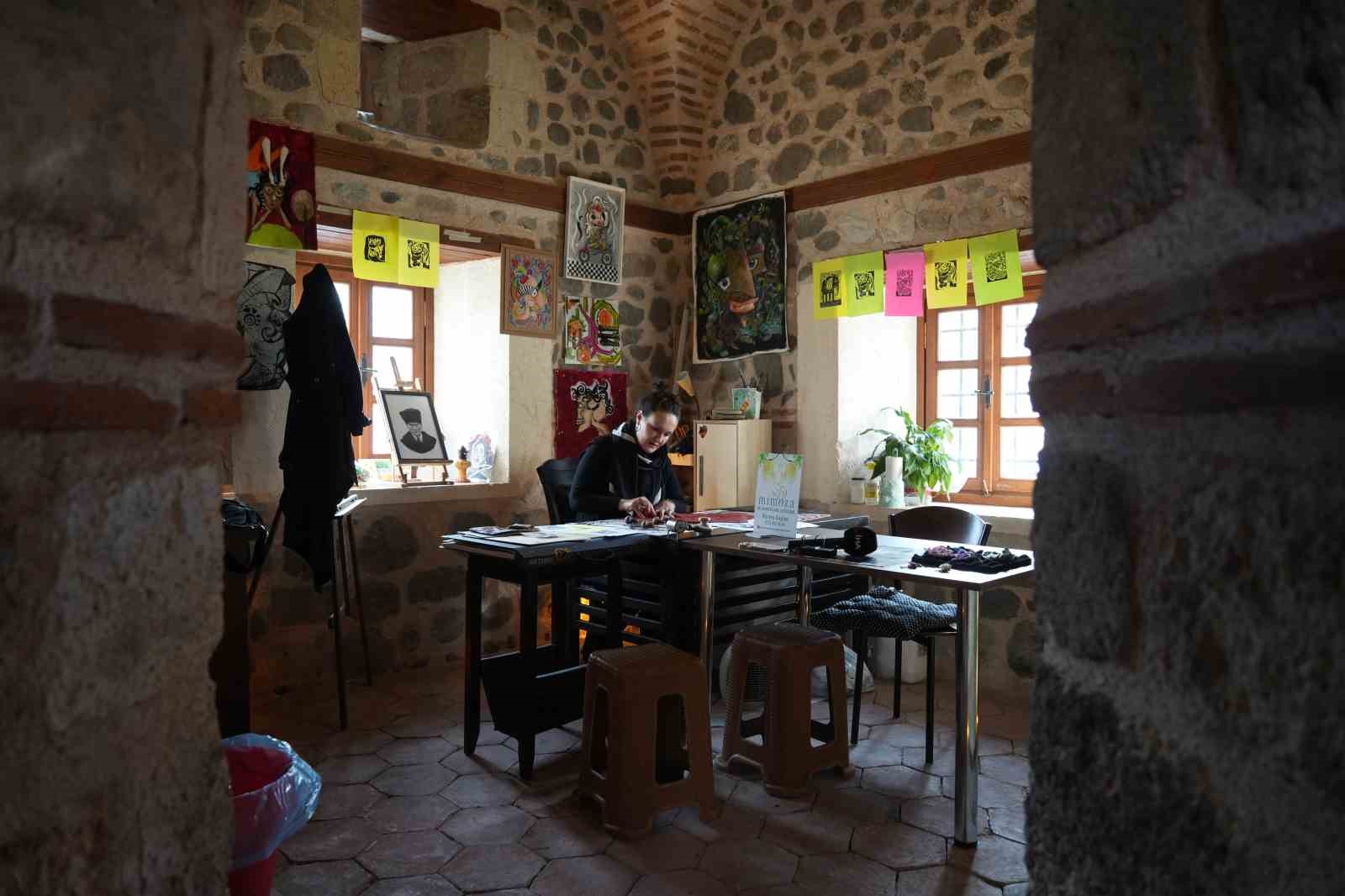 517 yillik tashanda kadin eliyle sanat ve emek bulusuyor 0 UpsgSUm2