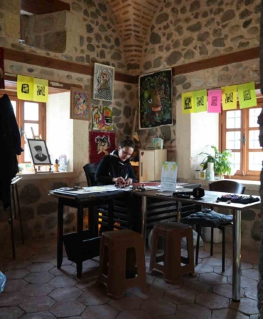 517-yillik-tashanda-kadin-eliyle-sanat-ve-emek-bulusuyor-2fiiPvZP.jpg