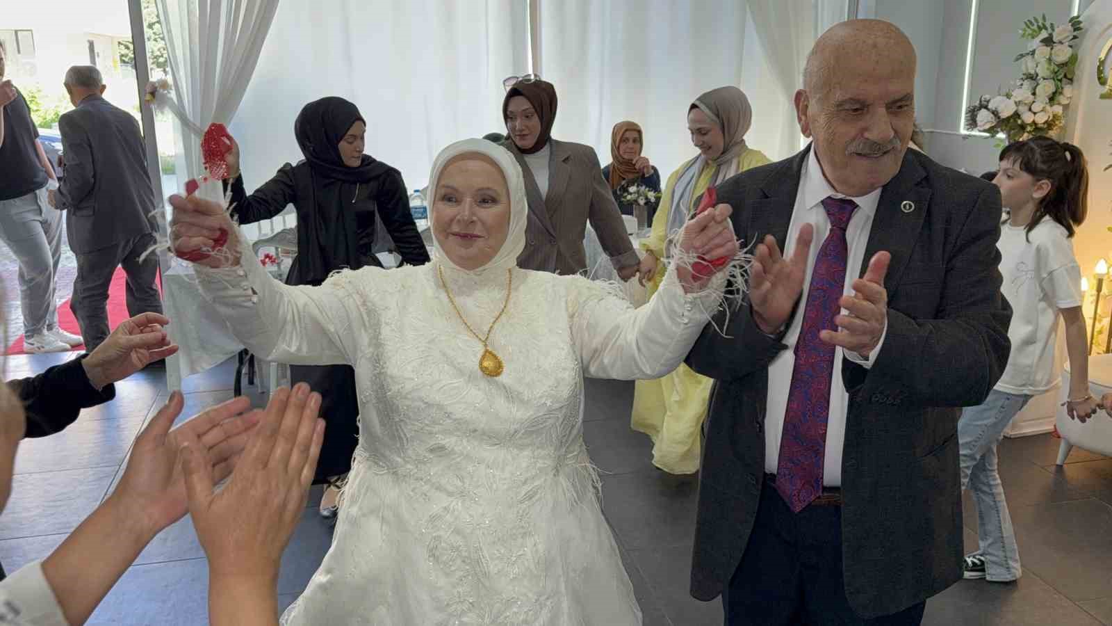 52 yil sonra hayallerine kavustular kacarak evlenen cift dugun yapti 6 FvzNGWiF