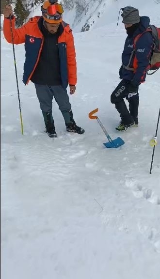 53 gündür çığ altında bulunan kayıp çoban için çığ riskinin ortadan kalkması bekleniyor 4 53 gundur cig altinda bulunan kayip coban icin cig riskinin ortadan kalkmasi bekleniyor 0 Lzw232BO