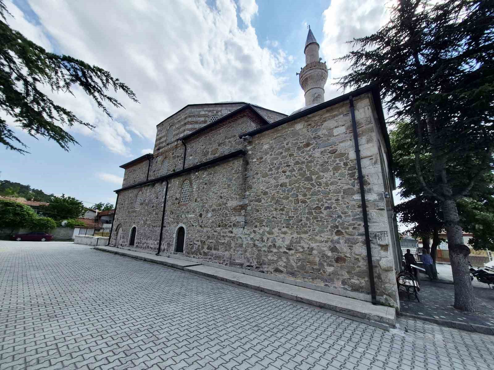 534 yıllık bu cami kıble hassasiyeti ile dikkat çekiyor 9 534 yillik bu cami kible hassasiyeti ile dikkat cekiyor 5 k7QZMbMY