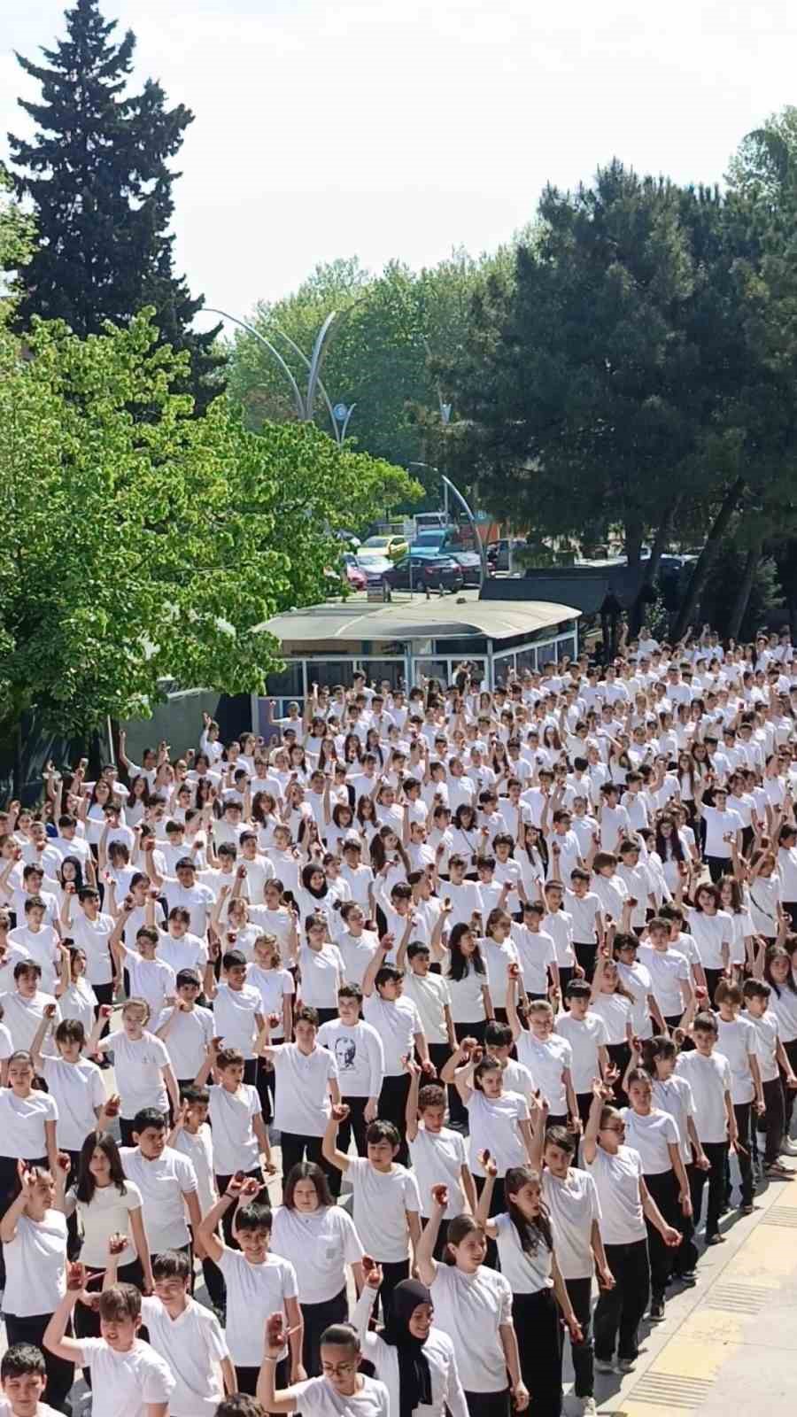 537 ogrenciden dev kasik oyunu koreografisi 2 mgVztBXO
