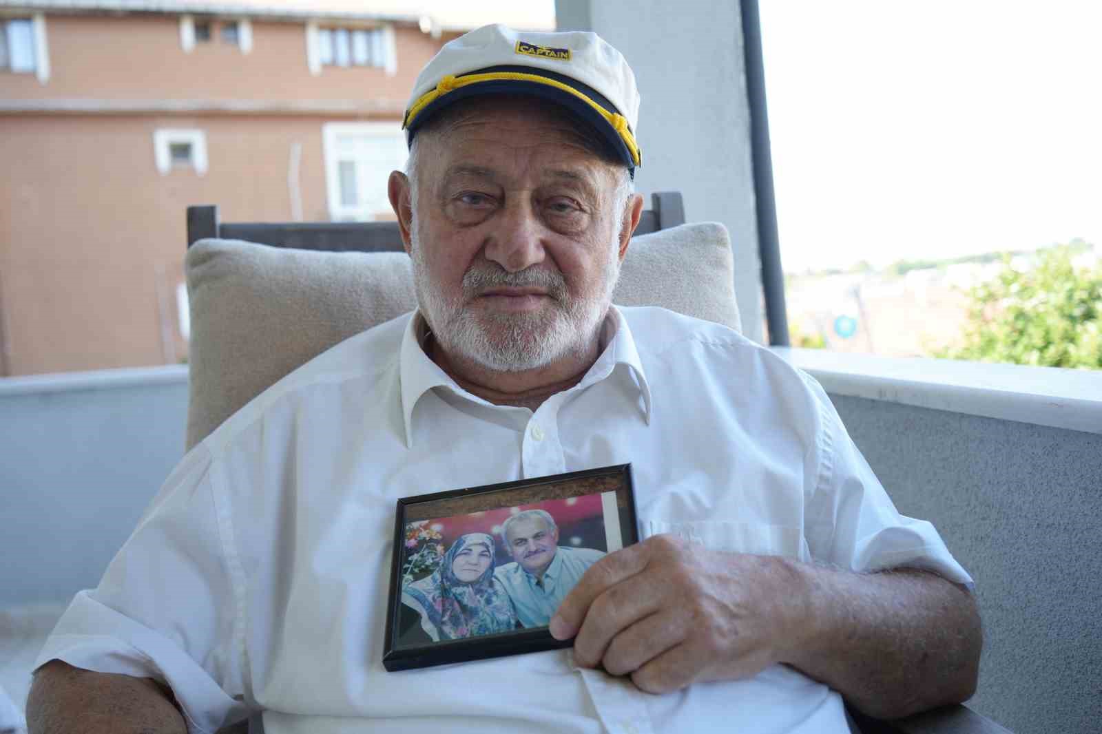 54 yıllık aşkının ardından "Mecnun" oldu 8 54 yillik askinin ardindan mecnun oldu 4 Z2YSgefc