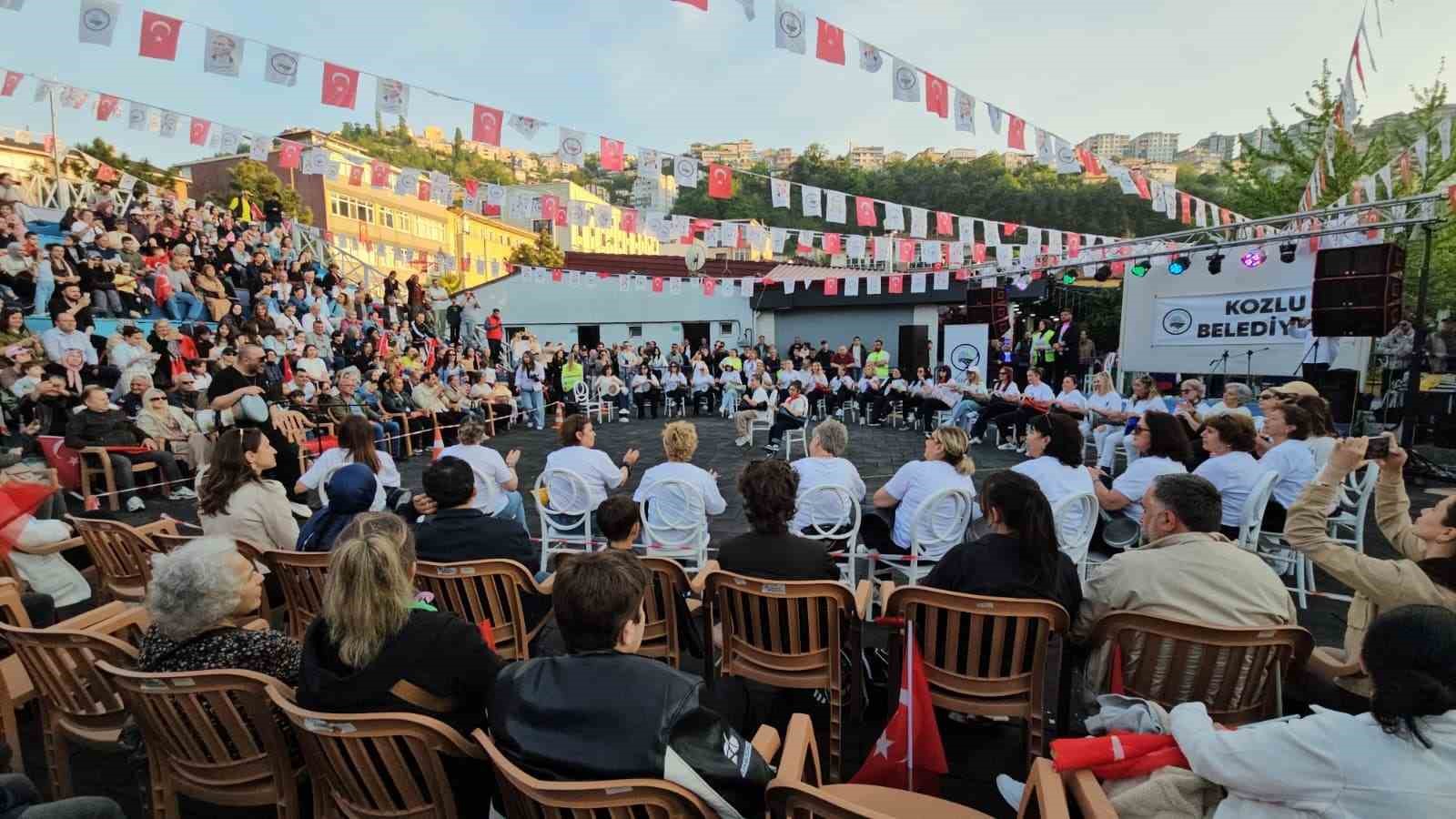 55 kadin bir araya geldi hayatin stresini darbuka ogrenerek atti 0 Sz74YYtW