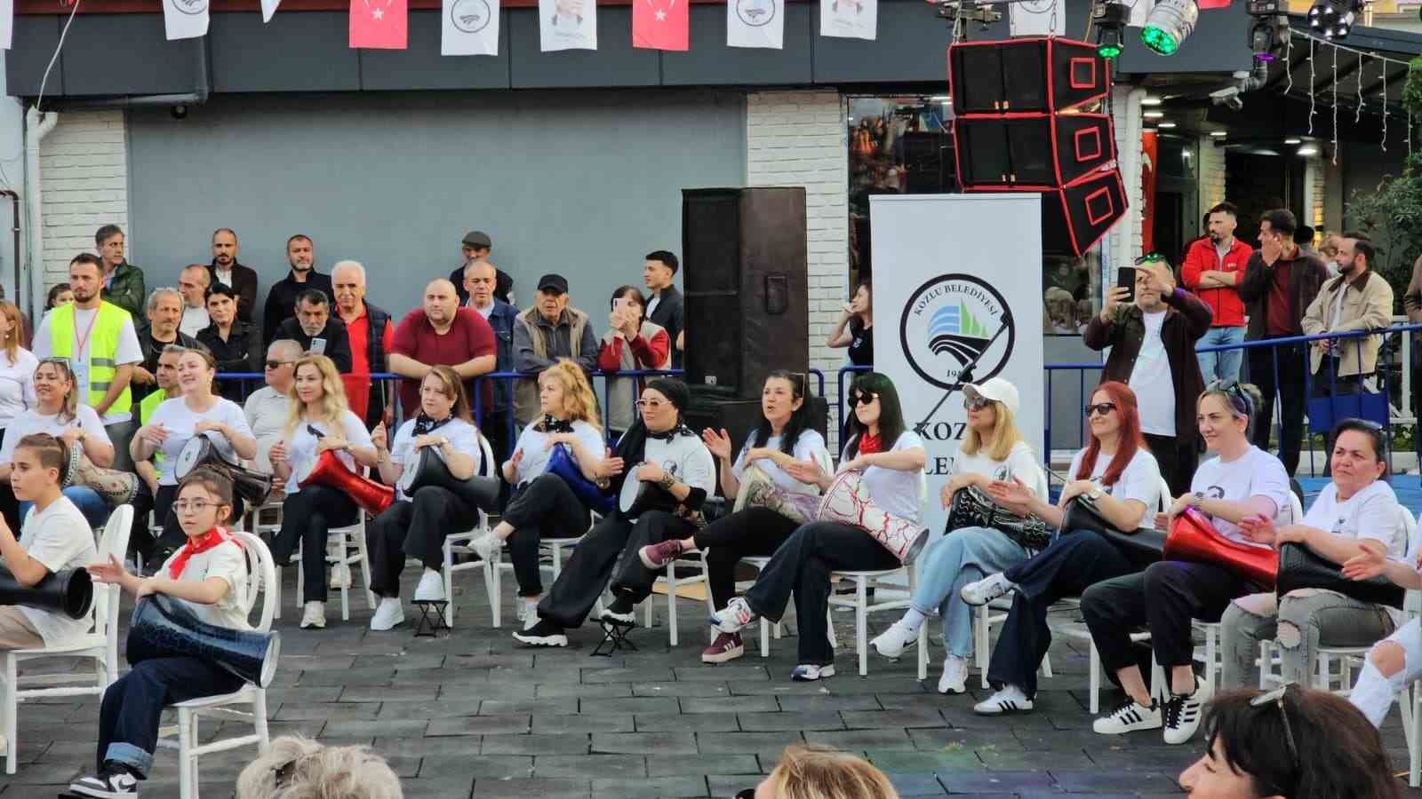 55 kadin bir araya geldi hayatin stresini darbuka ogrenerek atti 1 bqCpqhkt