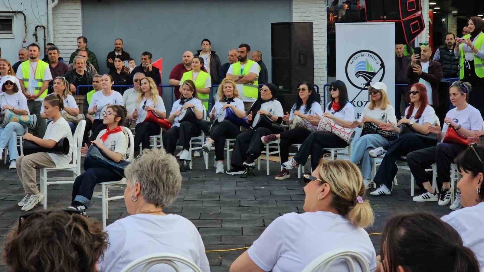 55 kadin bir araya geldi hayatin stresini darbuka ogrenerek atti 3 4wNQTvfW