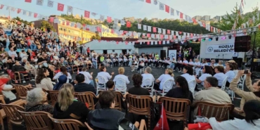 55-kadin-bir-araya-geldi-hayatin-stresini-darbuka-ogrenerek-atti-USsjzSP9.jpg