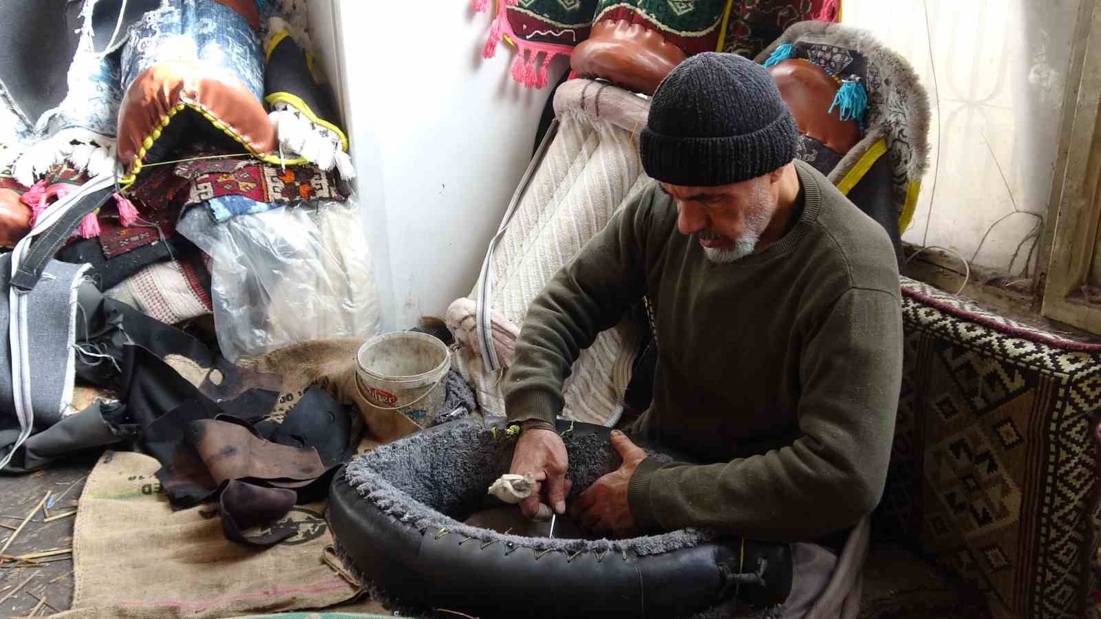 55 yildir semercilik yapan usta teknolojiye meydan okuyor 1 wdVDjfJr