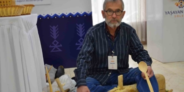 55-yildir-simsir-agacindan-tahta-kasik-yapiyor-8mfXevQO.jpg