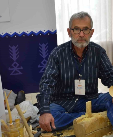 55-yildir-simsir-agacindan-tahta-kasik-yapiyor-8mfXevQO.jpg