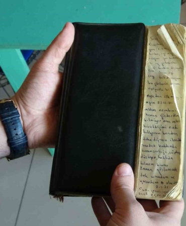 55-yillik-asker-hatira-defteri-bir-aski-ayriligi-ve-donemin-izlerini-gun-yuzune-cikardi-4hUsZFER.jpg