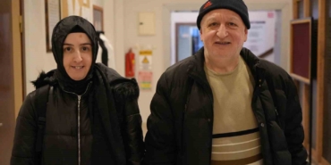 56-yasinda-okuma-yazma-ogrenen-baba-ile-kizinin-azmi-nDTk1Asl.jpg