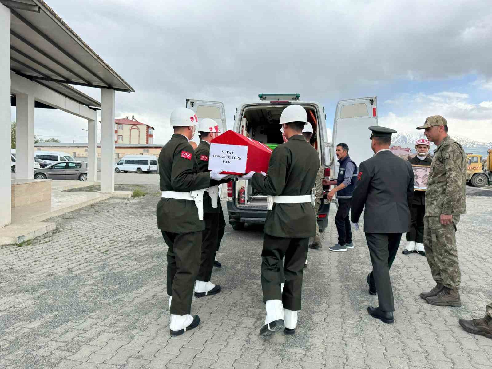 56 yil sonra bulunan sehit mezari memleketine tasindi 2 1KvllRzI
