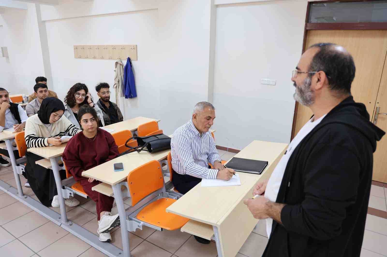 58 yasindaki dede 18 yasindaki torunuyla ayni universitede okuyor 3 VyW4FWyu