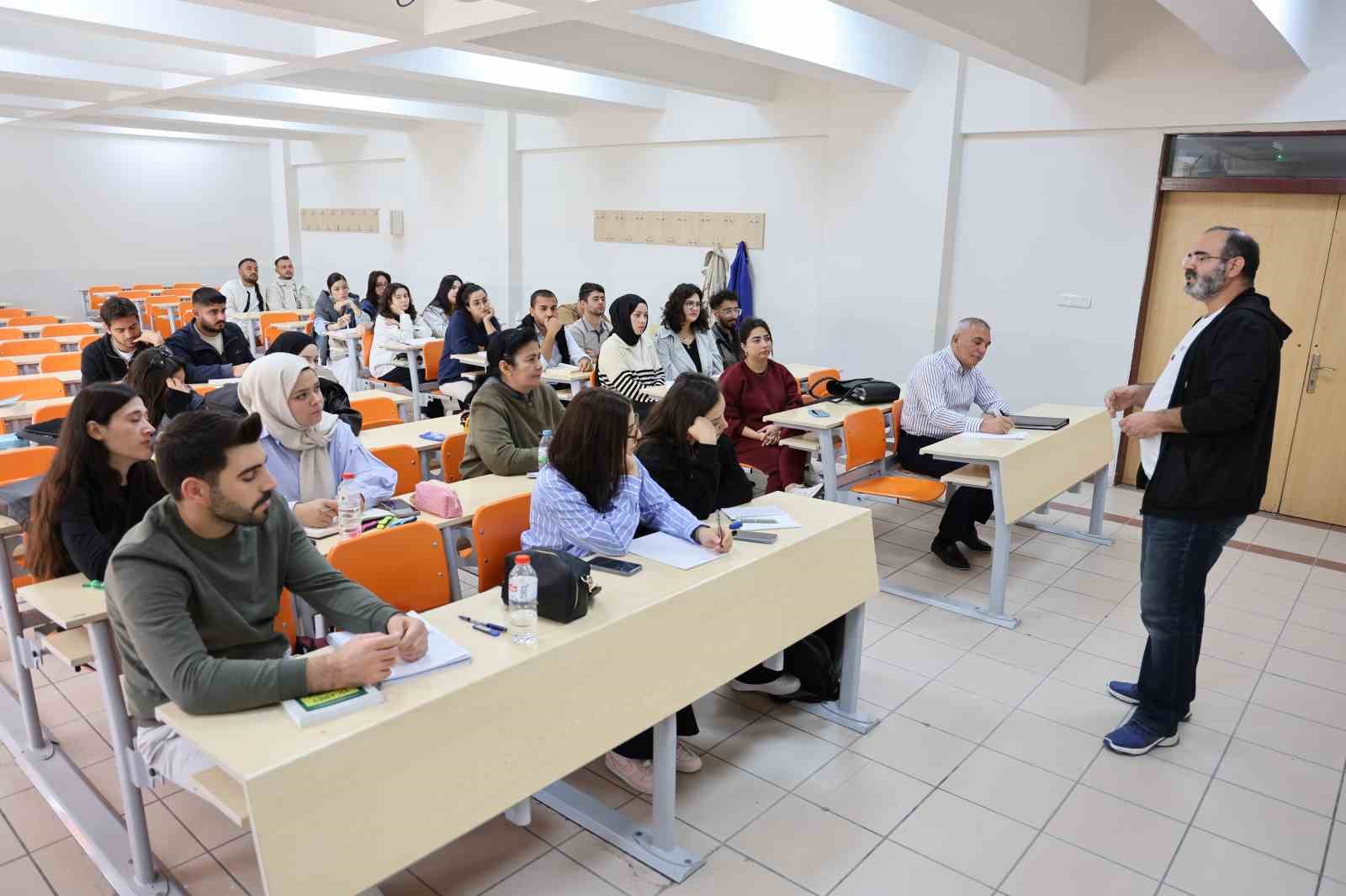 58 yasindaki dede 18 yasindaki torunuyla ayni universitede okuyor 4 P7O82V1B
