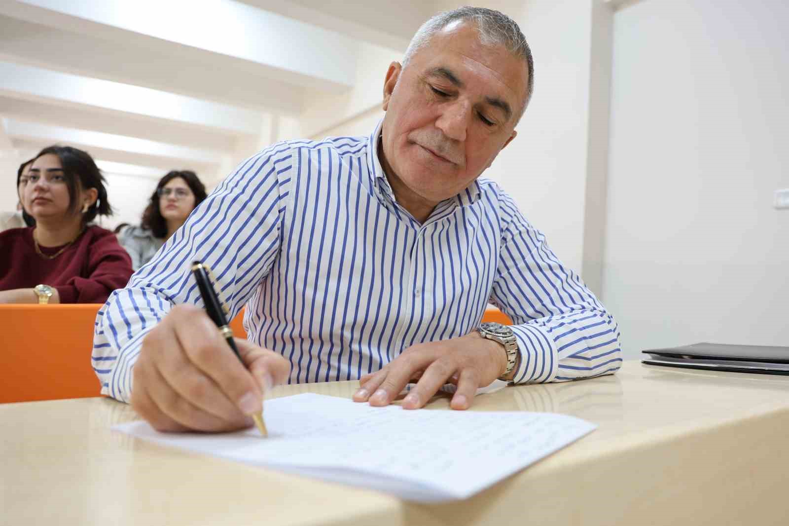 58 yasindaki dede 18 yasindaki torunuyla ayni universitede okuyor 6 KNe5eTya