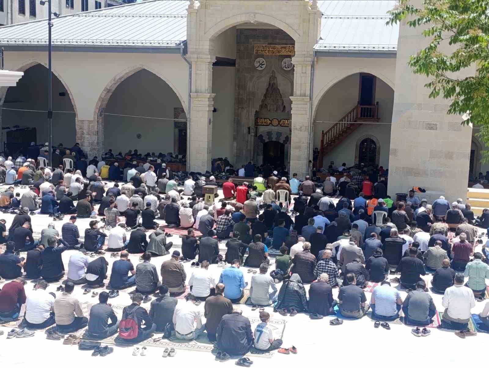583 yillik ulu camide cuma namazi 4 Lj5JqLyy
