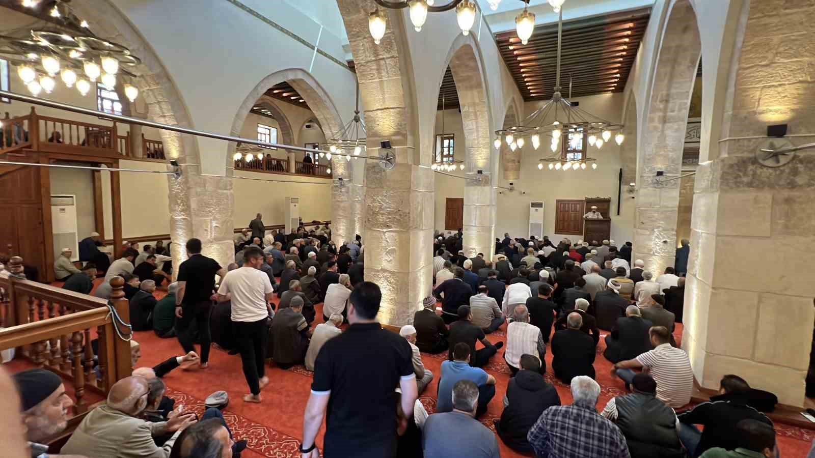 583 yillik ulu camide cuma namazi 7 H1hSYprj