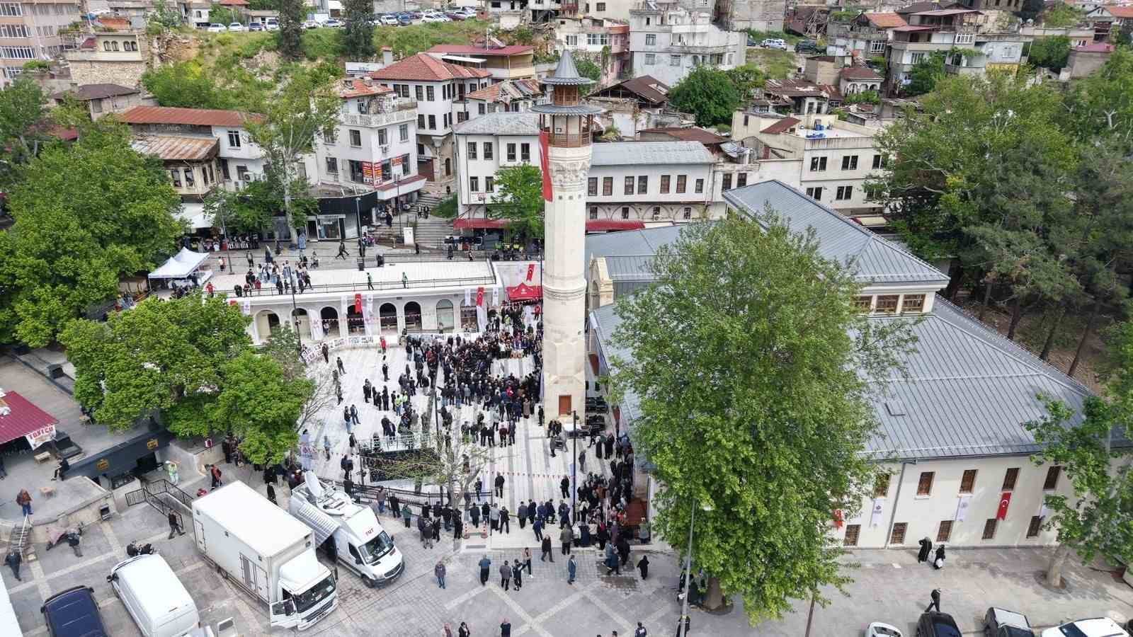 583 yillik ulu camide cuma namazi 9 qKKvkzb4