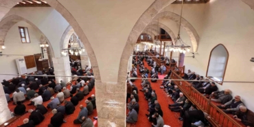 583-yillik-ulu-camide-cuma-namazi-j9LEpBEa.jpg