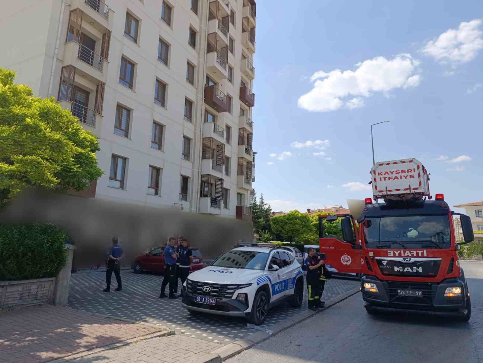 5inci kattan dusen cocuk agir yaralandi 0 fNHtYH1E
