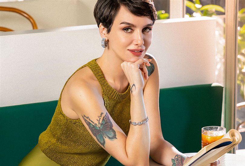 Birce Akalay’ın 21 yaşındaki mesleği neydi?