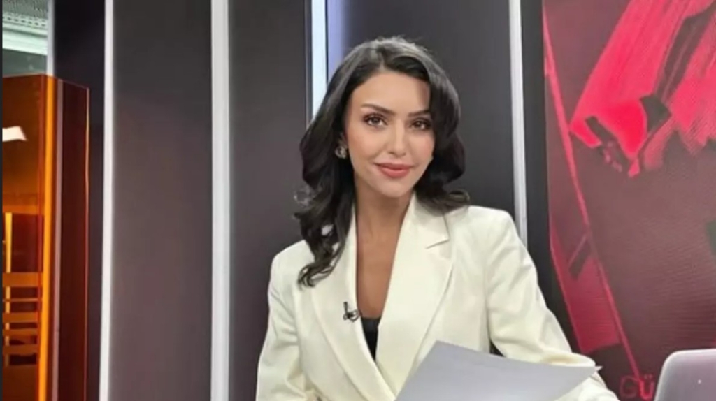 Burçak Bozkuş Kimdir? Canlı Yayında Annesinden Gelen Mesajlarla Gündeme Oturan Spiker Hakkında Merak Edilenler 8 Burçak Bozkuş’un Medya Kariyeri Nasıl Başladı?