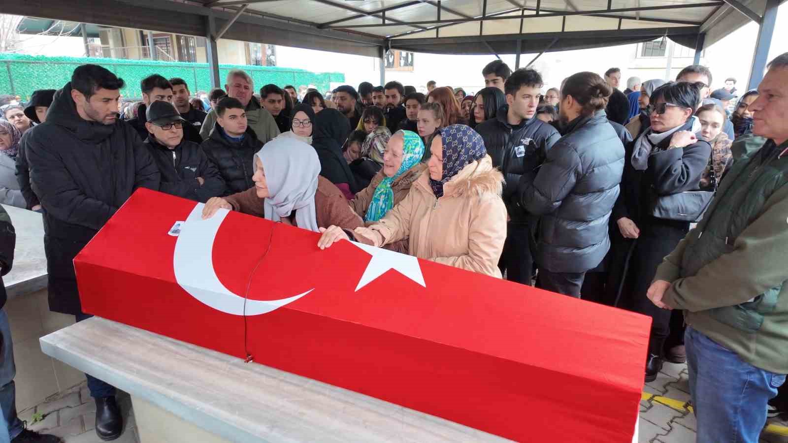 6 aylık yaşam mücadelesini kaybeden oyuncu İbrahim Yıldız son yolculuğuna uğurlandı 5 6 aylik yasam mucadelesini kaybeden oyuncu ibrahim yildiz son yolculuguna ugurlandi 1 gs34P1a1