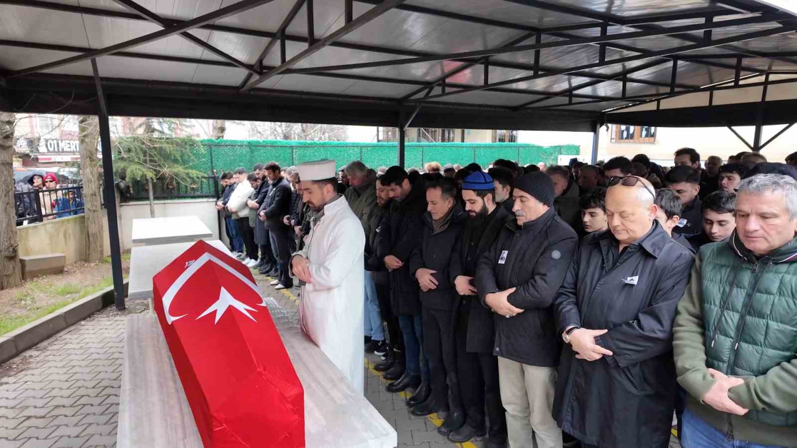 6 aylık yaşam mücadelesini kaybeden oyuncu İbrahim Yıldız son yolculuğuna uğurlandı 6 6 aylik yasam mucadelesini kaybeden oyuncu ibrahim yildiz son yolculuguna ugurlandi 2 TTEUH8Cq