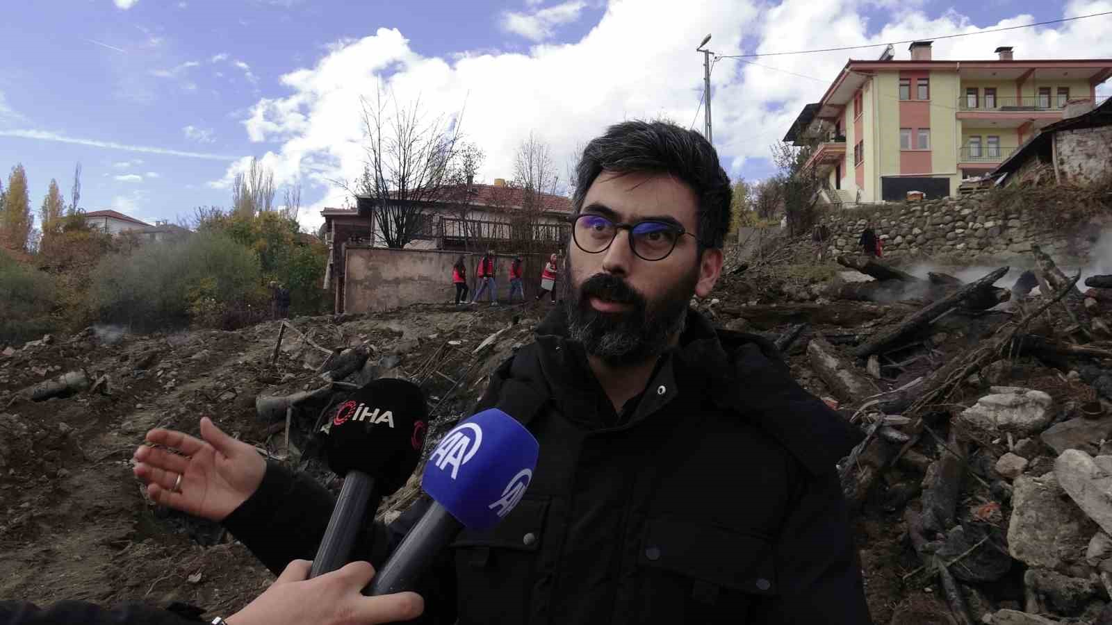 6 ev ve 1 samanlik kule donmustu geriye sadece moloz yiginlari kaldi 1 bqRDyNdO