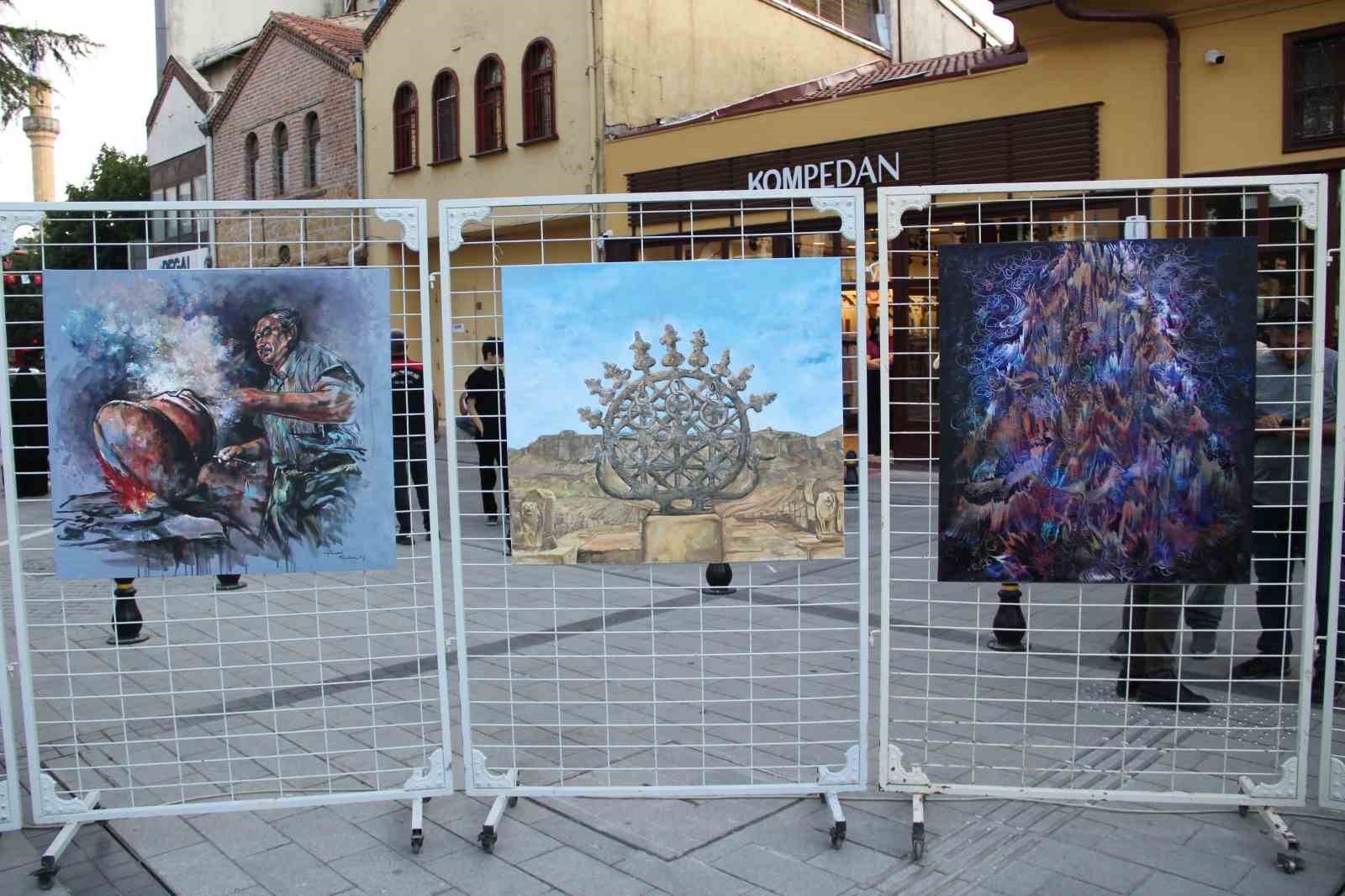 6 farklı ülkeden 34 sanatçı Çorum’un güzelliklerini ve tarihini tuvallere taşıdı 20 6 farkli ulkeden 34 sanatci corumun guzelliklerini ve tarihini tuvallere tasidi 16 1eXz11Wz