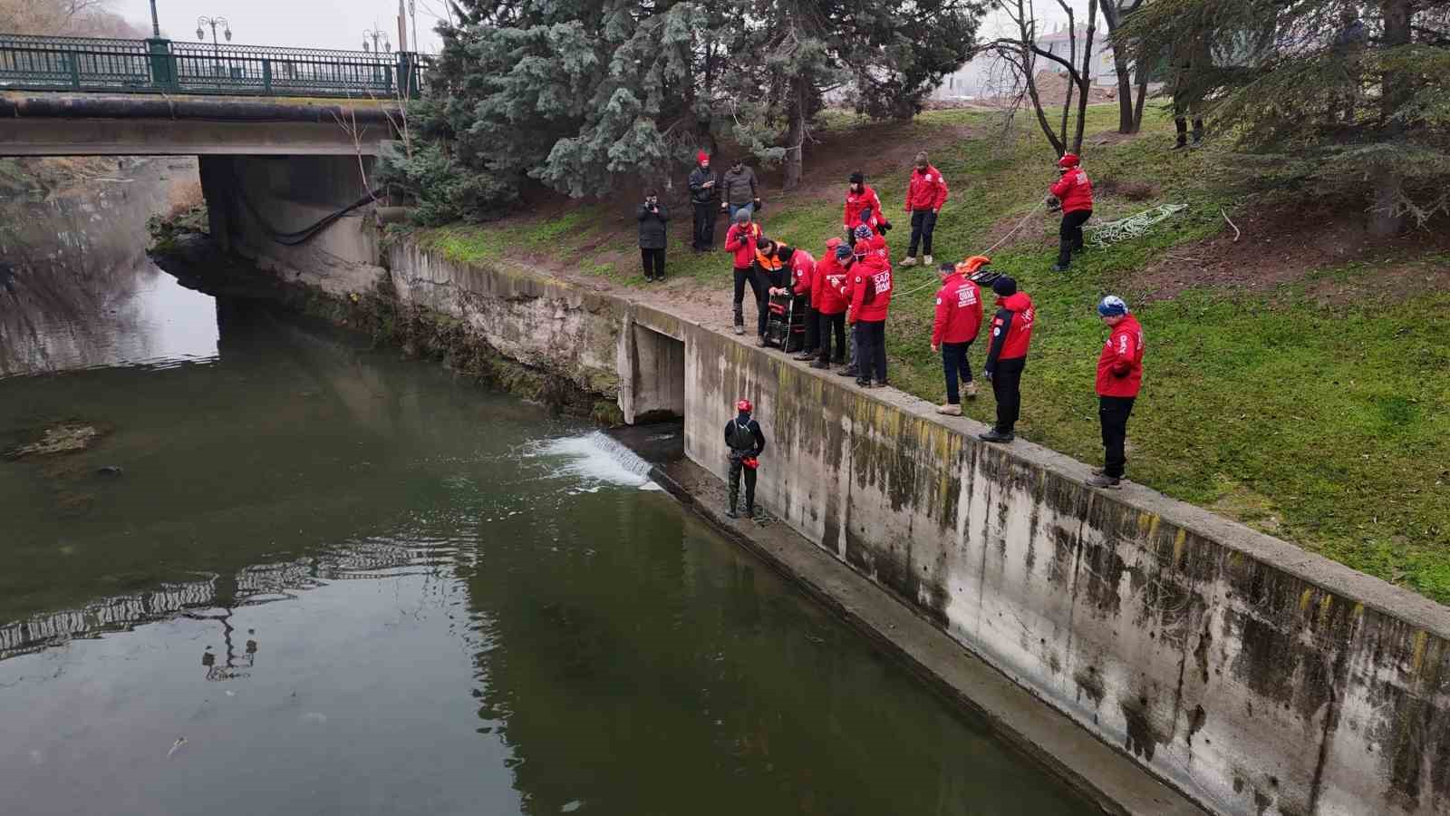 6 gundur kayip olan ogretmeni bulmak icin calismalar devam ediyor 1 ZjyRNOqe